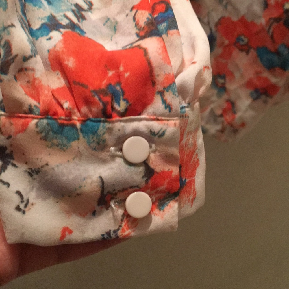 Pretty blouse - Picture 2 of 4